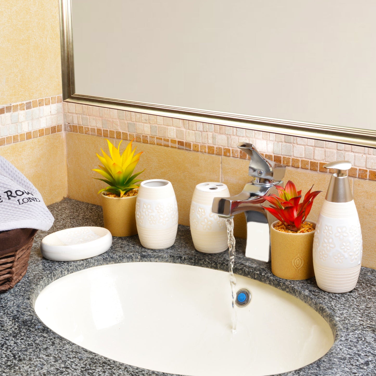 Floral Design Bathroom Set (White)