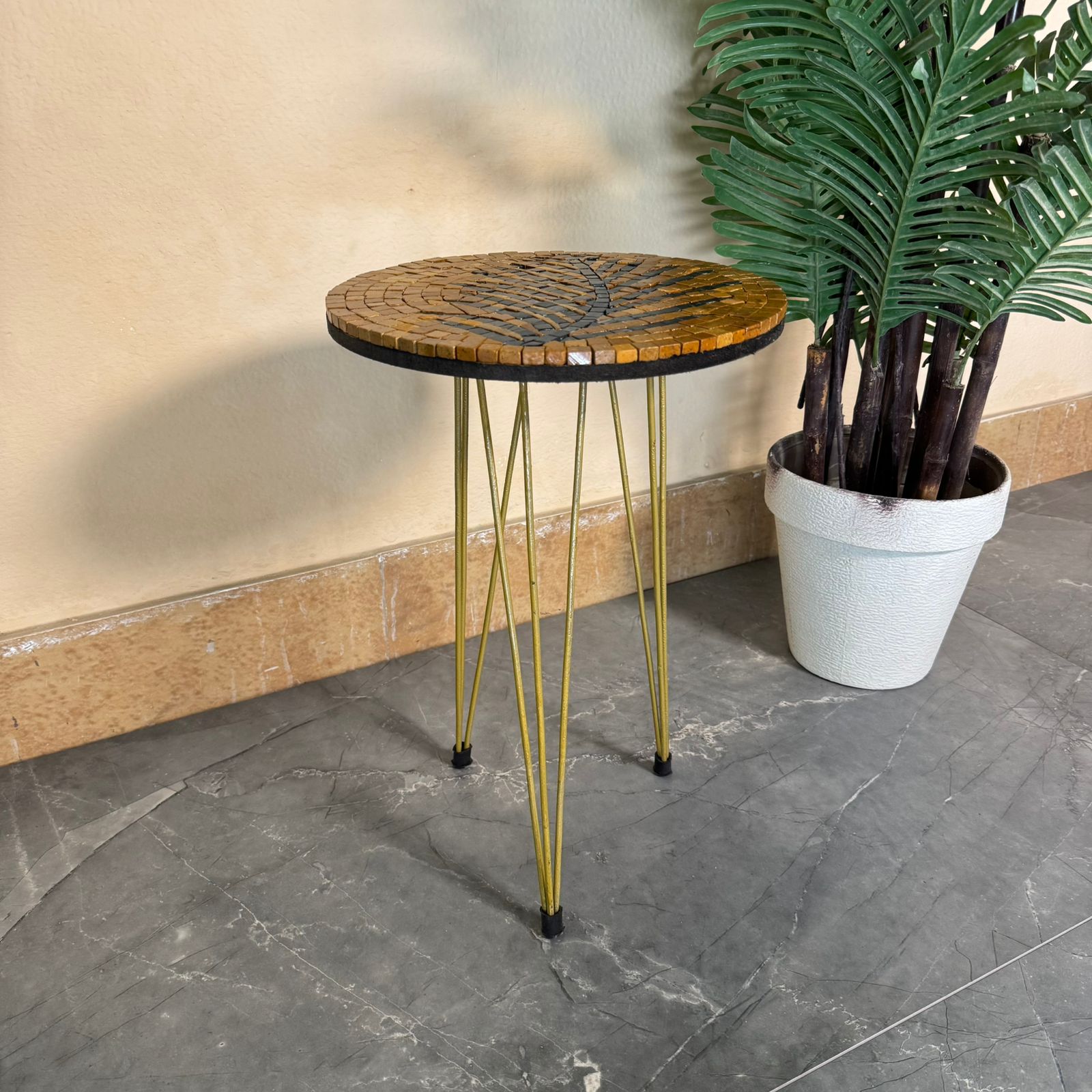 Leaf Mosaic Table (Brown & Black)