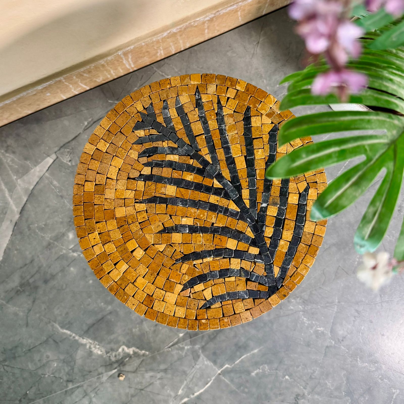 Leaf Mosaic Table (Brown & Black)