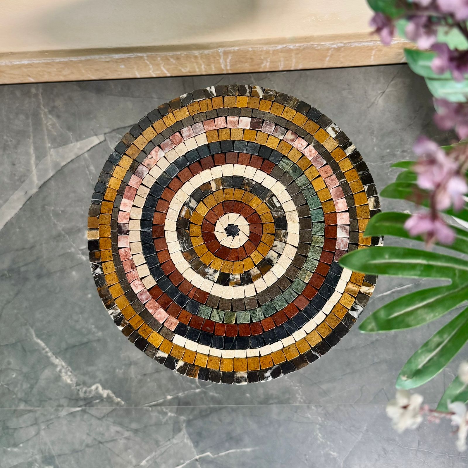 Leaf Mosaic Table (Multicolor)
