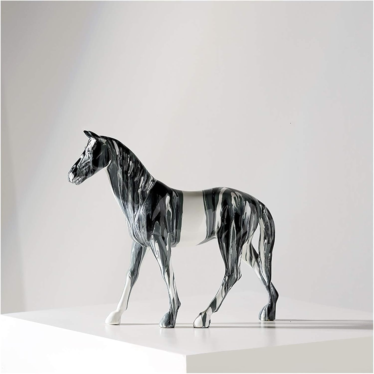 Modern Flow Horse (White)