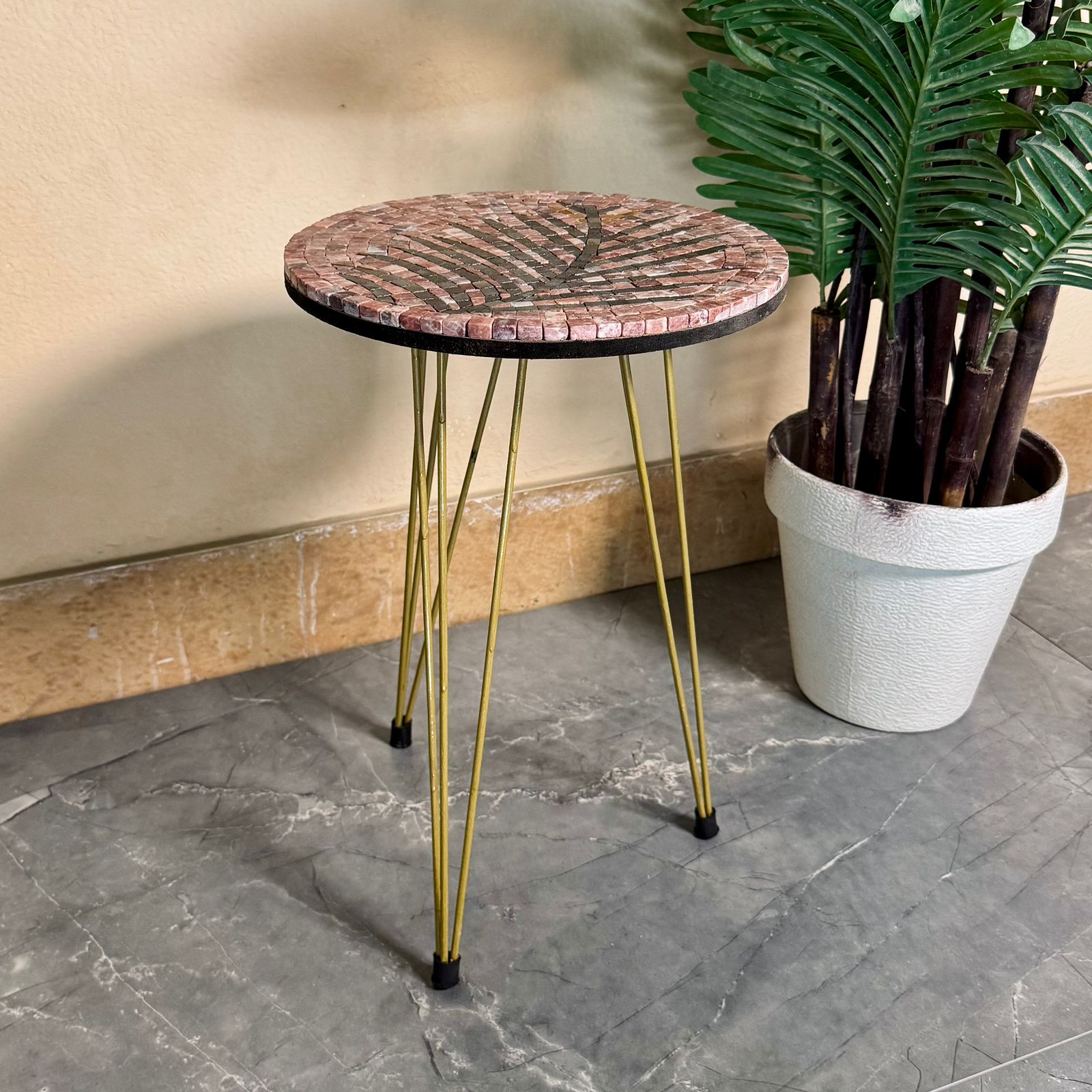 Leaf Mosaic Table (Brown & Black)