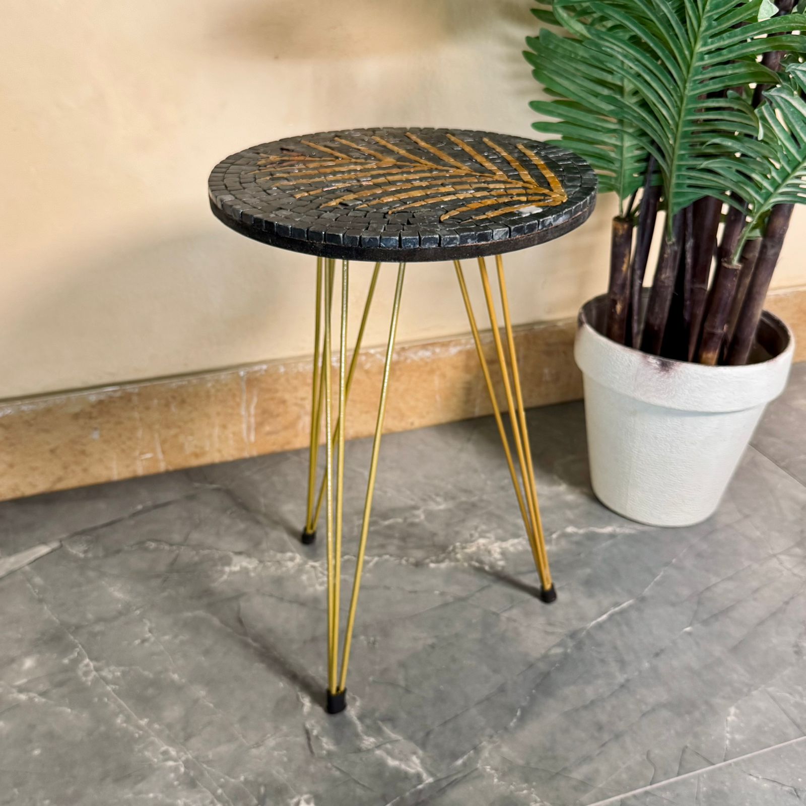 Leaf Mosaic Table (Black & Gold)