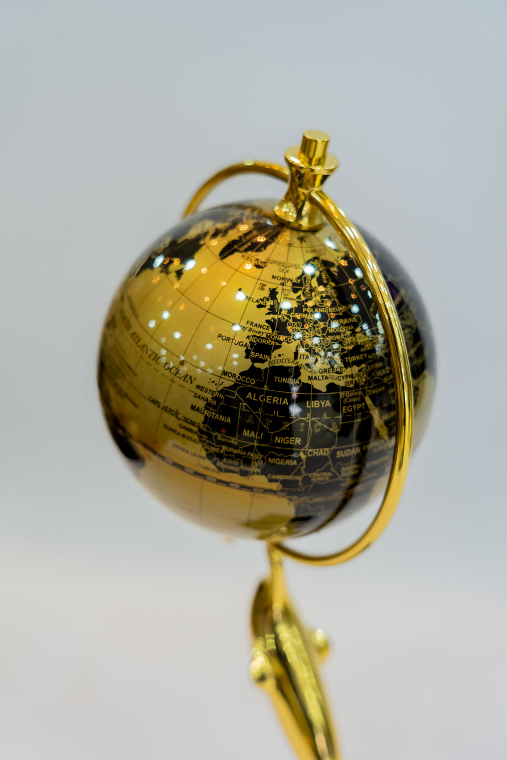 Decomode Ceramic Globe Stand