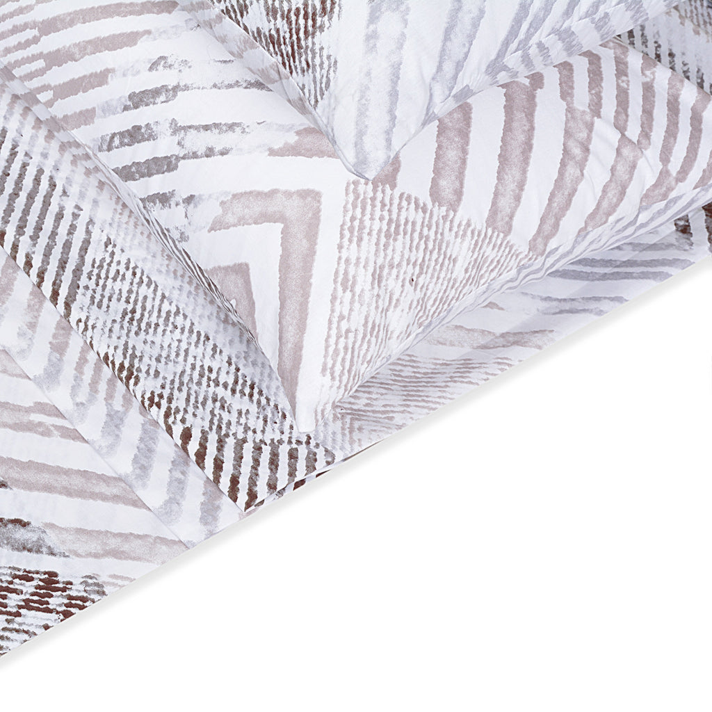 White Creamy Abstract Lines Design Bed Sheet with pillows