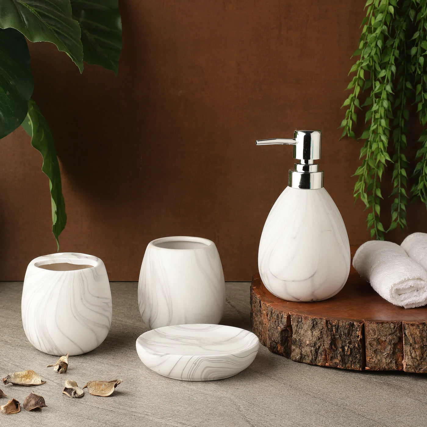 White Ceramic Design Bathroom Set